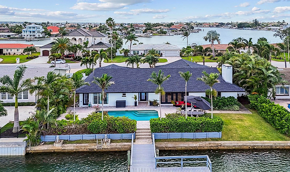Outdoor living at Belleair Beach Waterfront Residence