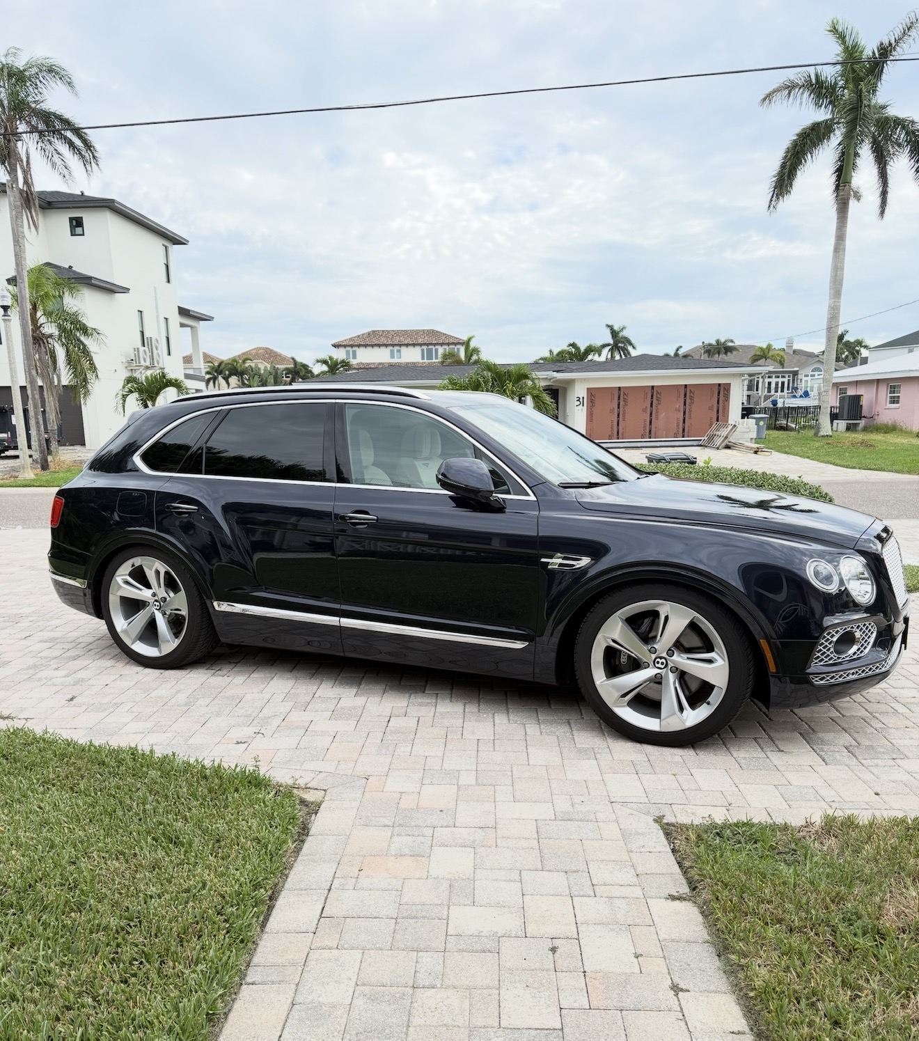 2018 Bentley Bentayga — Bentayga — Side Profile