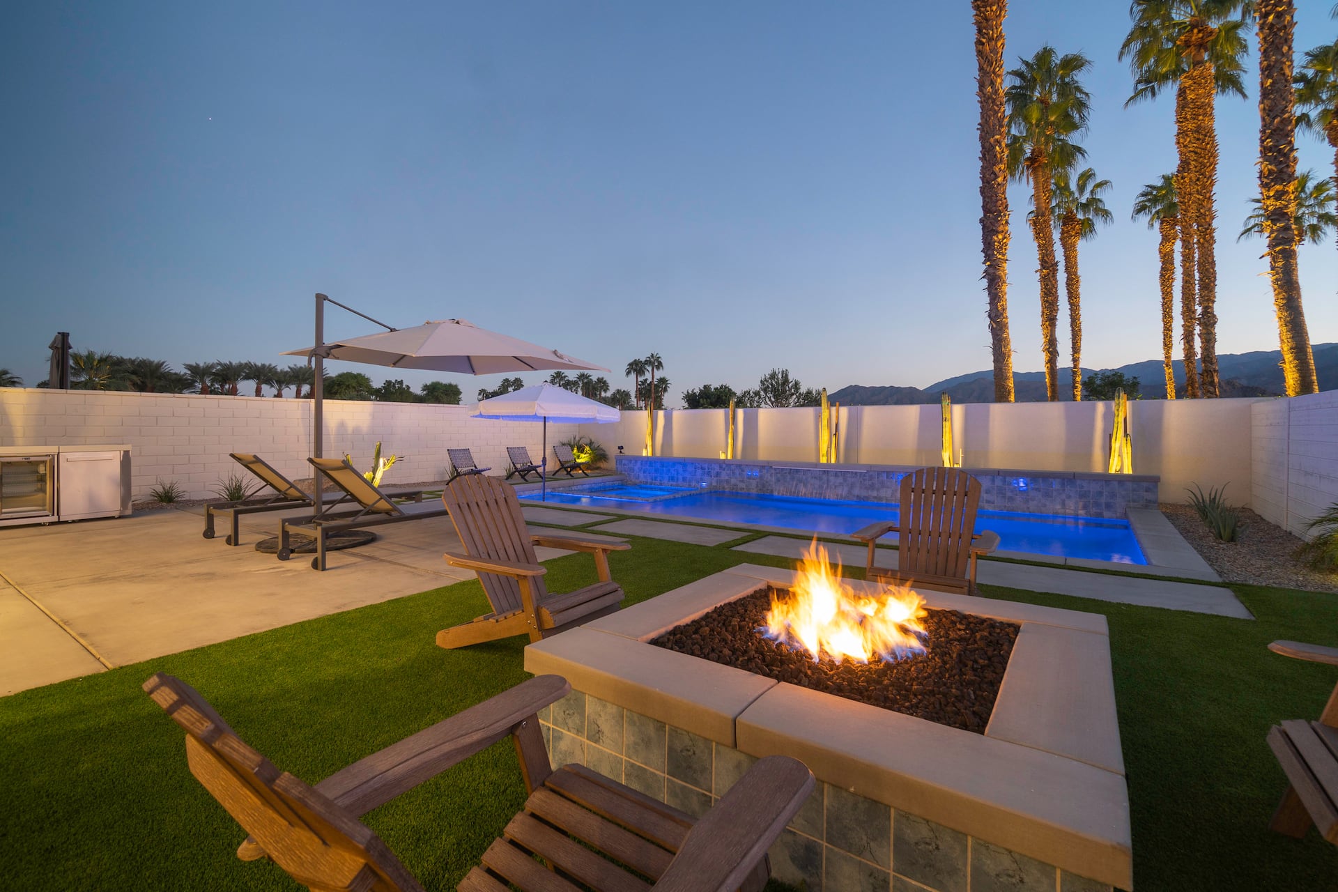 Desert Escape: Pool, Hot Tub & Mountain Views photo 2